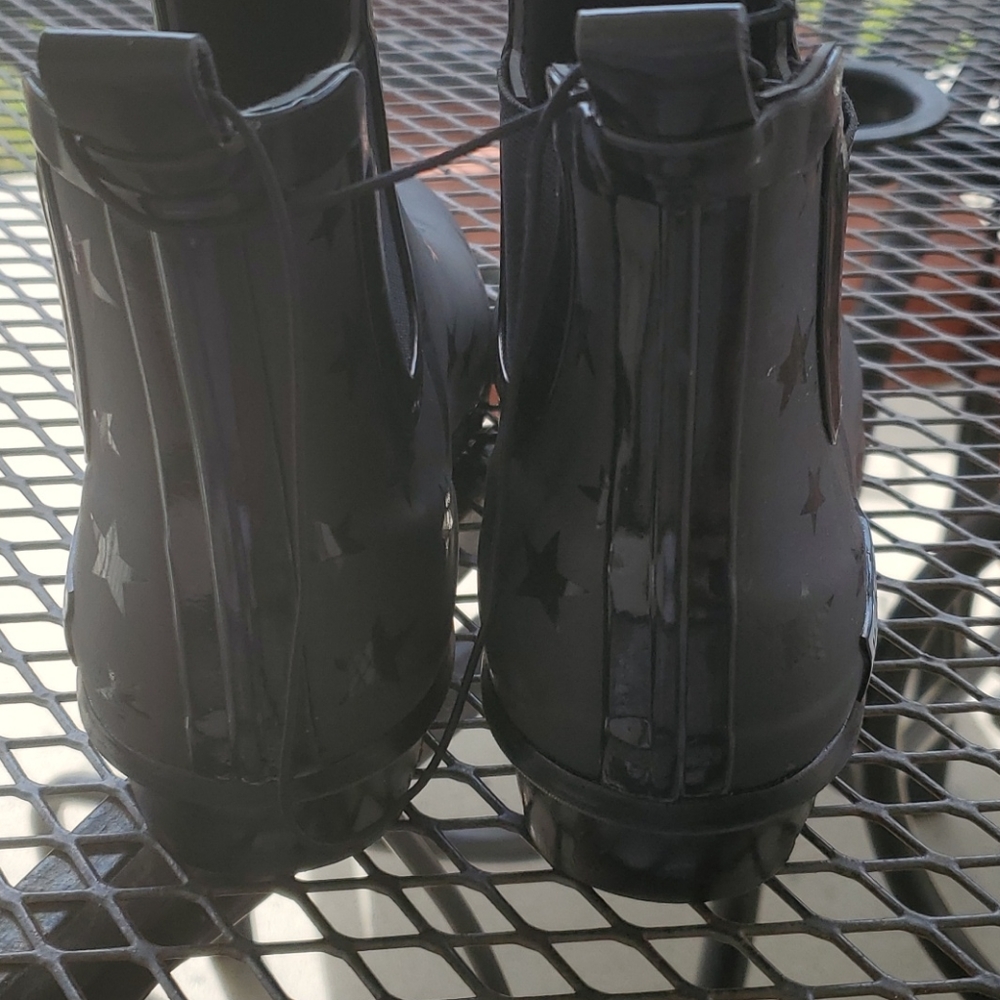 Kushyshoo Women's Black Ankle Rain Boots - Picture 5 of 8